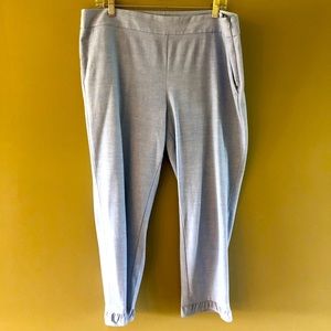 🥳4 for $20 bundle sale!🥳 
LOFT Side Zip Crop Pants